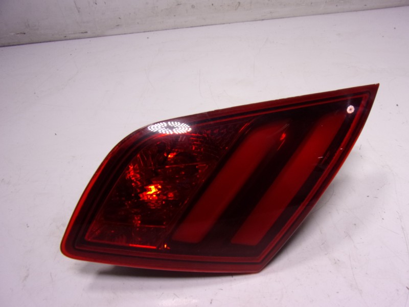 Recambio de piloto trasero derecho interior para peugeot 308 1.2 12v e-thp referencia OEM IAM 9677818280 9677818280 