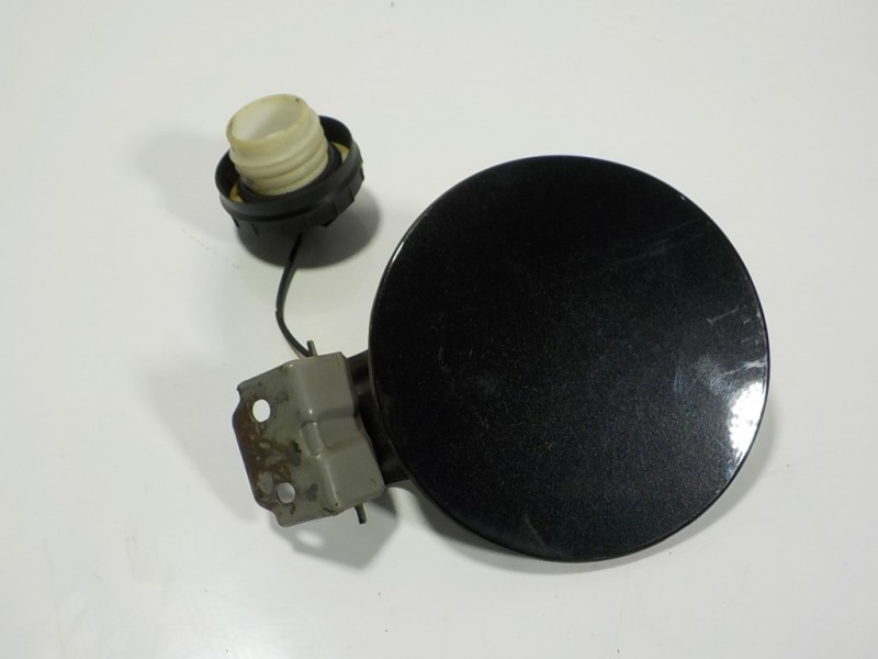 Recambio de tapa combustible para ssangyong rodius 2.7 turbodiesel cat referencia OEM IAM 6361021003  