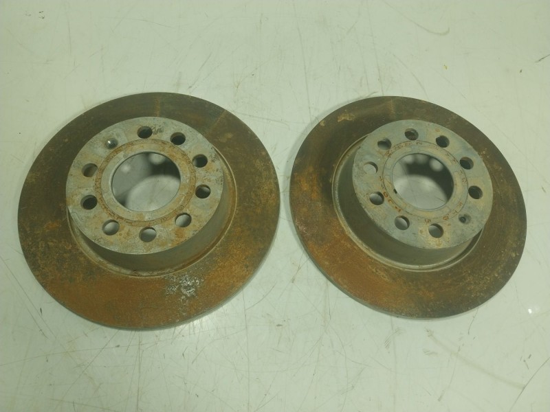 Recambio de disco freno trasero para seat leon sportstourer (kl8) style referencia OEM IAM 5Q0615601D  