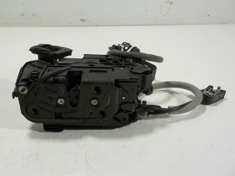 Recambio de cerradura puerta trasera izquierda para volkswagen golf vii lim. (bq1) 1.0 tsi referencia OEM IAM 5TA839015E A5E5TA8