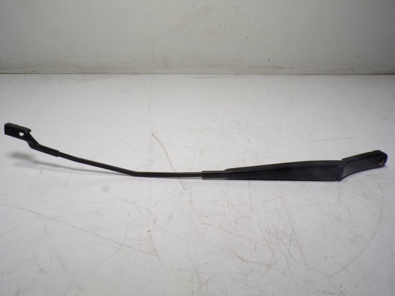 Recambio de brazo limpia delantero derecho para skoda rapid 1.6 tdi dpf referencia OEM IAM 5JB955410  