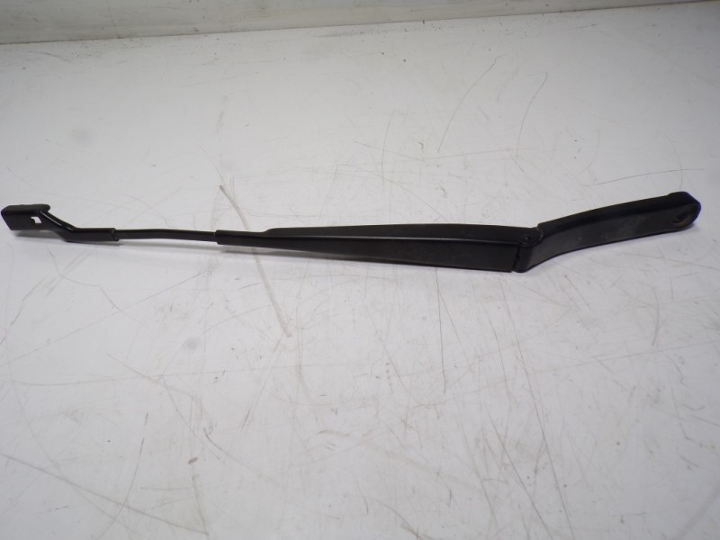 Recambio de brazo limpia delantero izquierdo para skoda rapid 1.6 tdi dpf referencia OEM IAM 5JB955409  