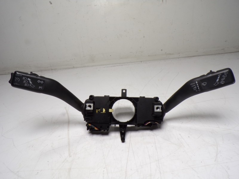 Recambio de mando intermitentes para skoda rapid 1.6 tdi dpf referencia OEM IAM 6RA953513B9B9 6RA953501K 