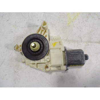 MOTOR ELEVALUNAS DELANTERO DERECHO A2048200242 A2048200242 