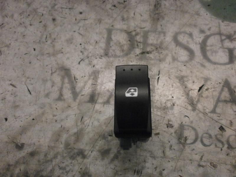 Recambio de mando elevalunas trasero izquierdo para renault megane ii berlina 5p confort dynamique referencia OEM IAM   