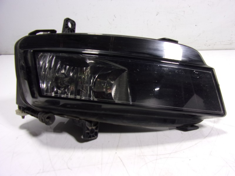 Recambio de faro antiniebla derecho para volkswagen golf vii lim. (5g1) 1.6 tdi dpf referencia OEM IAM 5G0941662D 5G0941662D 