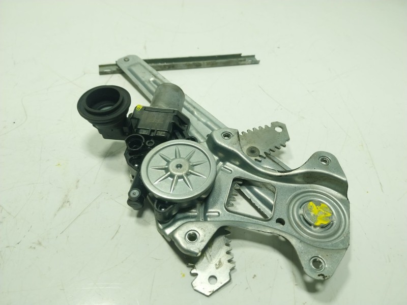 Recambio de elevalunas trasero izquierdo para nissan micra v (k14) 1.0 referencia OEM IAM 827215FA0A 827305RB0A 