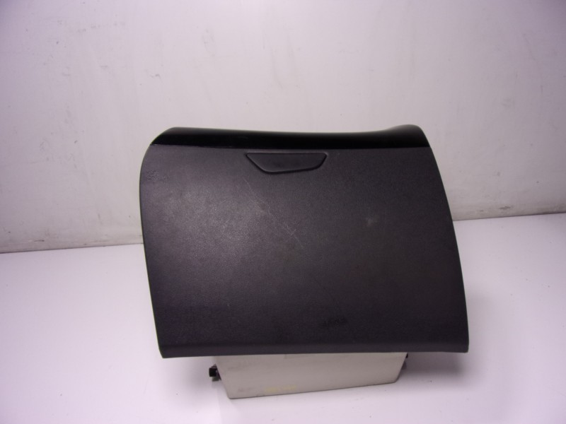 Recambio de guantera para renault captur 0.9 tce referencia OEM IAM 685004846R  