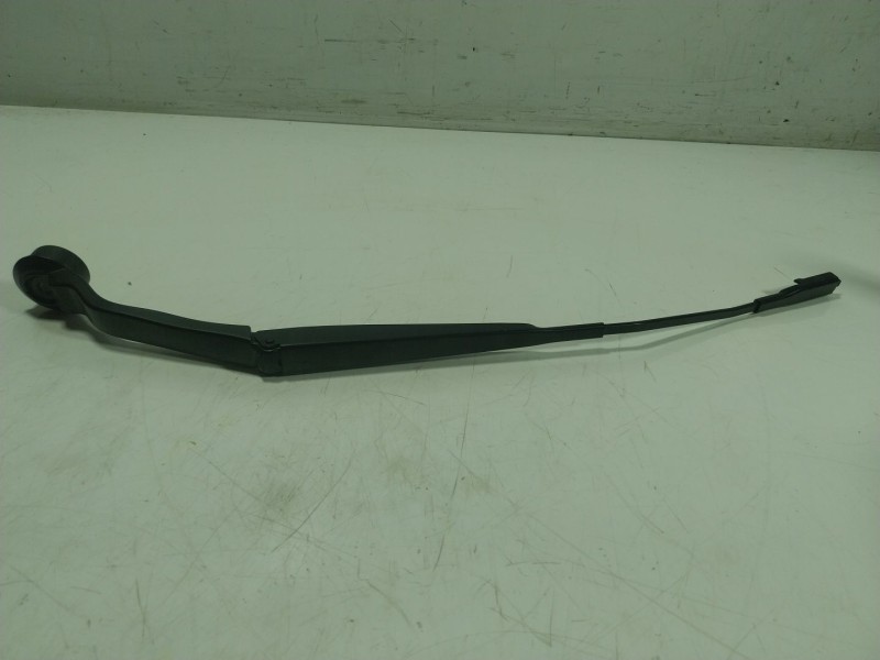 Recambio de brazo limpia delantero izquierdo para ford kuga 1.5 ecoboost cat referencia OEM IAM 2303600  