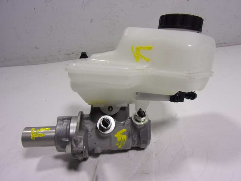 Recambio de bomba freno para toyota corolla hybrid referencia OEM IAM 4720109B20 020486499H 