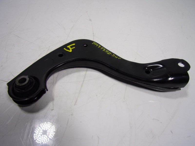 Recambio de brazo suspension superior trasero derecho para toyota corolla hybrid referencia OEM IAM 48770F4010  