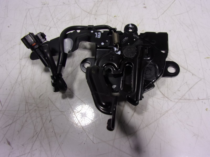 Recambio de cerradura capot para toyota corolla hybrid referencia OEM IAM 5351002790  