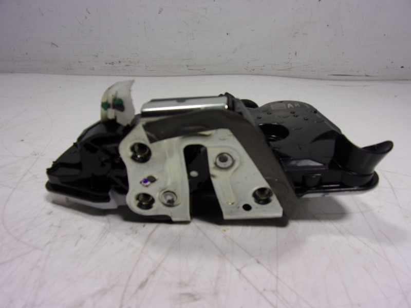 Recambio de cerradura puerta delantera izquierda para toyota corolla hybrid referencia OEM IAM 6904002491  