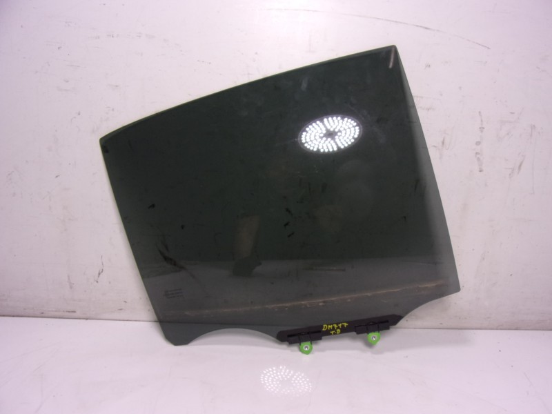 Recambio de cristal puerta trasero derecho para toyota corolla hybrid referencia OEM IAM 6810302551  