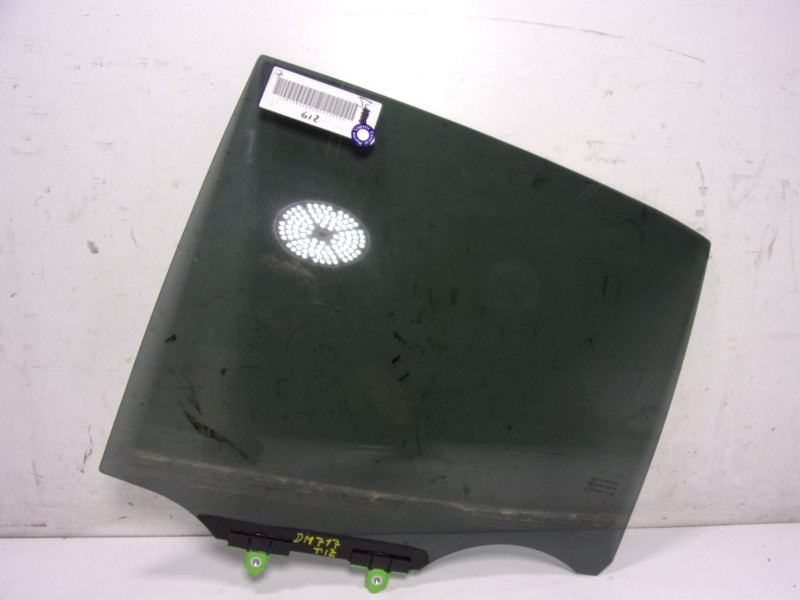 Recambio de cristal puerta trasero izquierdo para toyota corolla hybrid referencia OEM IAM 6810402521  