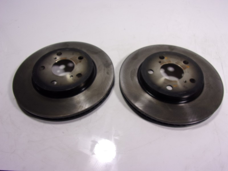 Recambio de disco freno delantero para toyota corolla hybrid referencia OEM IAM 4351202390  
