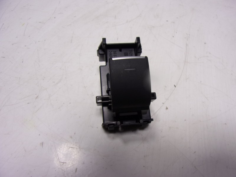 Recambio de mando elevalunas trasero izquierdo para toyota corolla hybrid referencia OEM IAM 8481002260 5470V362D 