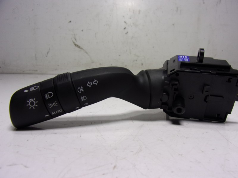 Recambio de mando luces para toyota corolla hybrid referencia OEM IAM 8432902020 02D70 