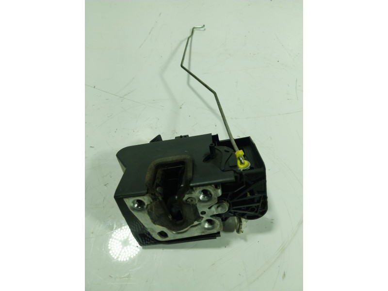 Recambio de cerradura puerta trasera izquierda para dacia sandero 0.9 tce referencia OEM IAM  825033052 