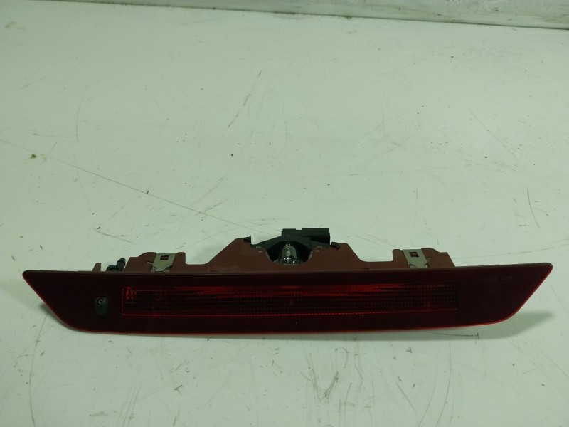 Recambio de piloto trasero central para dacia sandero 0.9 tce referencia OEM IAM  265908950R 