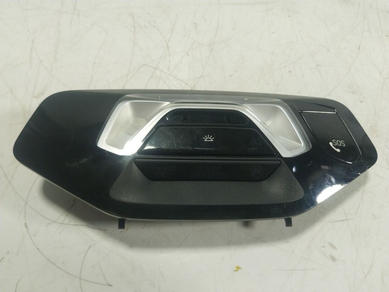 Recambio de piloto interior para bmw 1 (f40) 118 d referencia OEM IAM 63317950093 989113905 