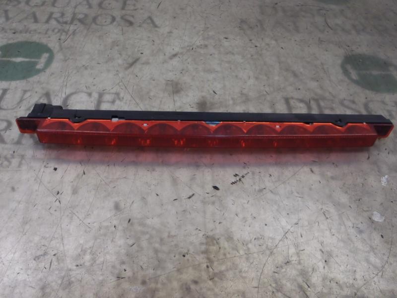 Recambio de piloto trasero central para audi rs 6 berlina (4b4) rs 6 berlina referencia OEM IAM 4B0945097  