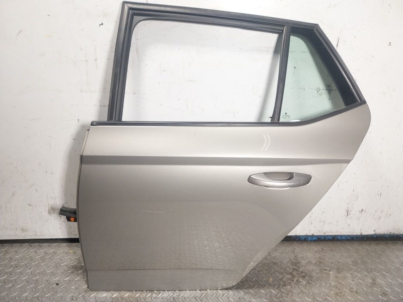 Recambio de puerta trasera izquierda para skoda fabia iii (nj3) 1.0 referencia OEM IAM 6V6833055A  