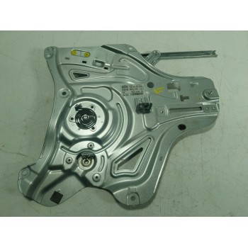 ELEVALUNAS DELANTERO DERECHO 824022Y000 