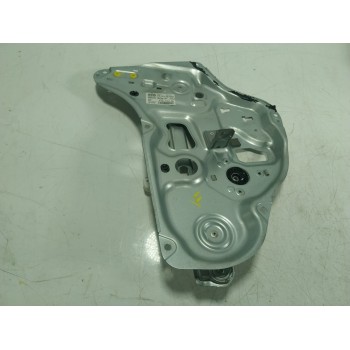 ELEVALUNAS TRASERO DERECHO 834022Y000 