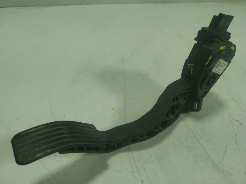 Recambio de potenciometro pedal para opel crossland x / crossland (p17, p2qo) 1.2 (75) referencia OEM IAM 3637657 3637657 
