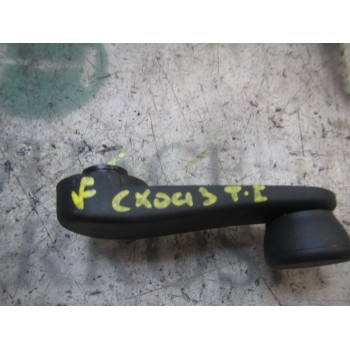 MANETA ELEVALUNAS TRASERA IZQUIERDA 