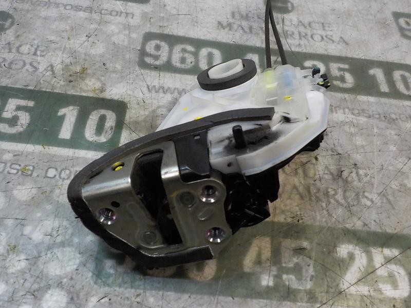 Recambio de cerradura puerta trasera izquierda para toyota aygo 1.0 cat referencia OEM IAM 6906002390  
