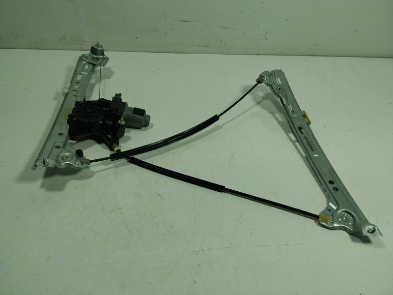 Recambio de elevalunas delantero izquierdo para renault megane iv berlina 5p 1.3 tce referencia OEM IAM 807215959R  