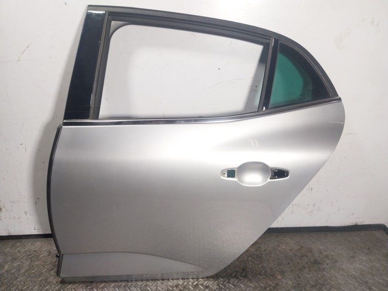 Recambio de puerta trasera izquierda para renault megane iv berlina 5p 1.3 tce referencia OEM IAM 821015121R  