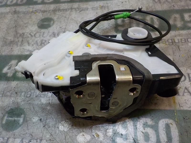 Recambio de cerradura puerta delantera derecha para toyota yaris 1.0 cat referencia OEM IAM 690300D540  