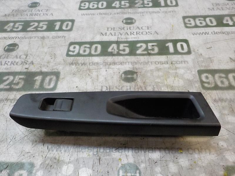 Recambio de mando elevalunas trasero derecho para toyota yaris 1.0 cat referencia OEM IAM 848100D030  
