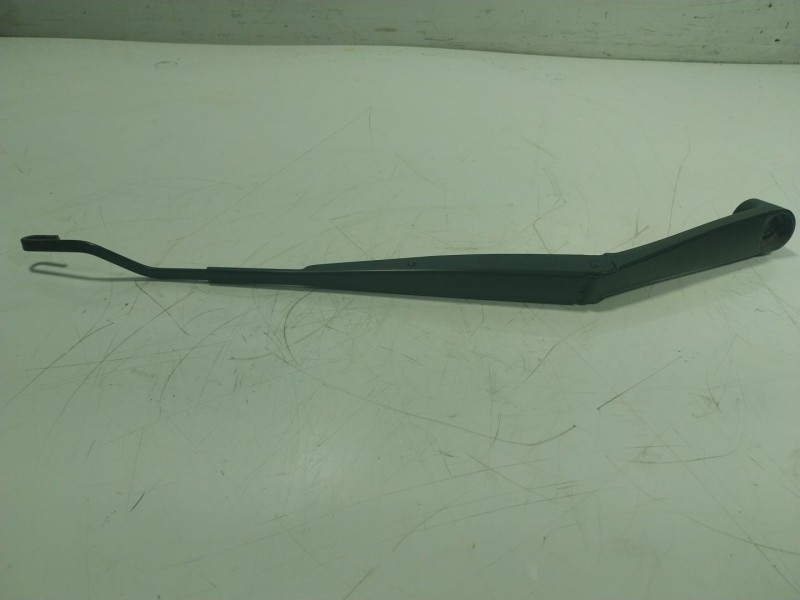 Recambio de brazo limpia delantero izquierdo para kia stonic (ybcuv) 1.6 crdi cat referencia OEM IAM 98311H8000  