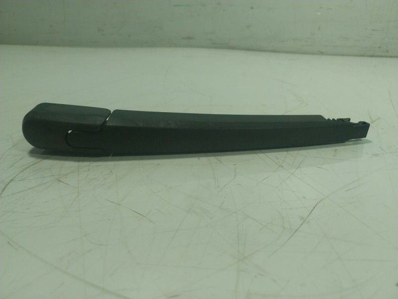 Recambio de brazo limpia trasero para kia stonic (ybcuv) 1.6 crdi cat referencia OEM IAM 988152P000  