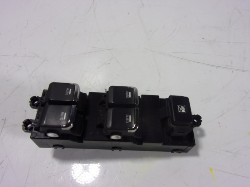 Recambio de mando elevalunas delantero izquierdo para kia cee´´d 1.6 gdi cat referencia OEM IAM 93570A2200WK 93570A2200 AC249010