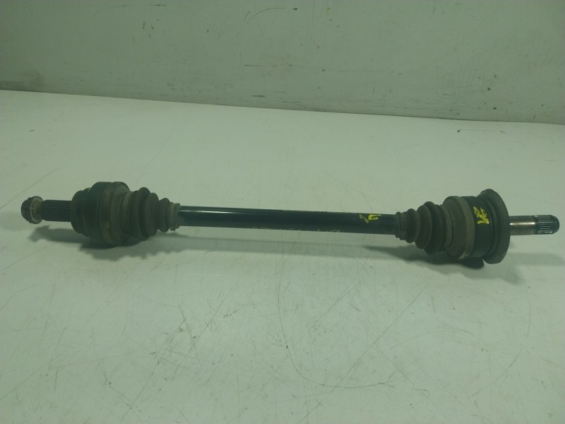 Recambio de transmision trasera izquierda para bmw serie 5 lim. (f10) 3.0 turbodiesel referencia OEM IAM 33207647027 7581021AI 