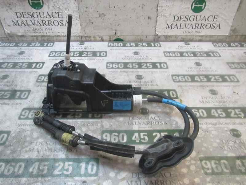 Recambio de palanca cambio para renault megane iii coupe color edition referencia OEM IAM 8200779125  