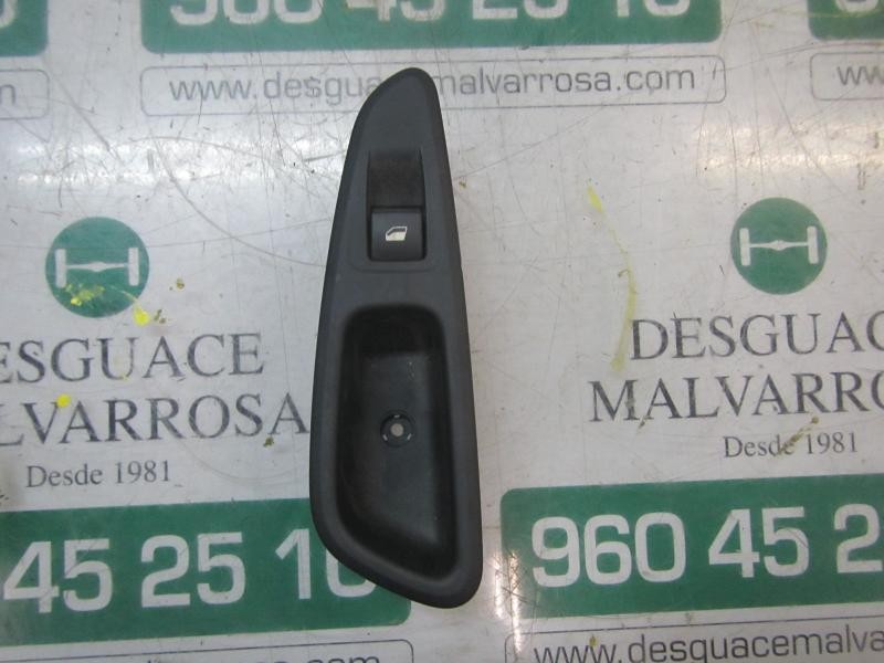 Recambio de mando elevalunas trasero derecho para peugeot 308 1.6 16v hdi referencia OEM IAM 649030  