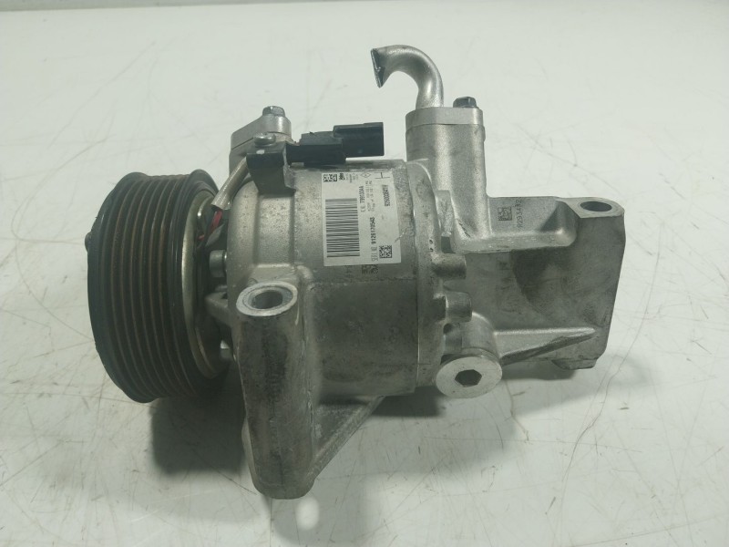 Recambio de compresor aire acondicionado para dacia sandero 0.9 tce cat referencia OEM IAM 926003541R 9126170543 