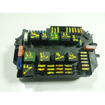 CAJA RELES / FUSIBLES A2215450001 A2215402450 