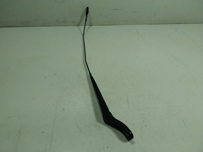 Recambio de brazo limpia delantero derecho para renault zoe life referencia OEM IAM   