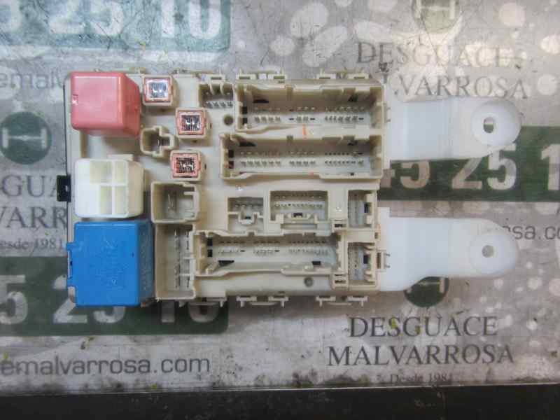 Recambio de caja reles / fusibles para toyota auris 1.4 turbodiesel cat referencia OEM IAM 8273002K30 8273002J70 