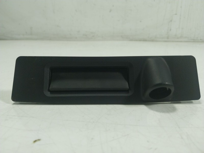 Recambio de maneta porton para tesla model y ev a las 4 ruedas referencia OEM IAM   