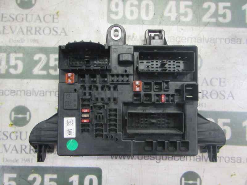 Recambio de caja reles / fusibles para opel insignia berlina edition referencia OEM IAM 22737768 22737768 