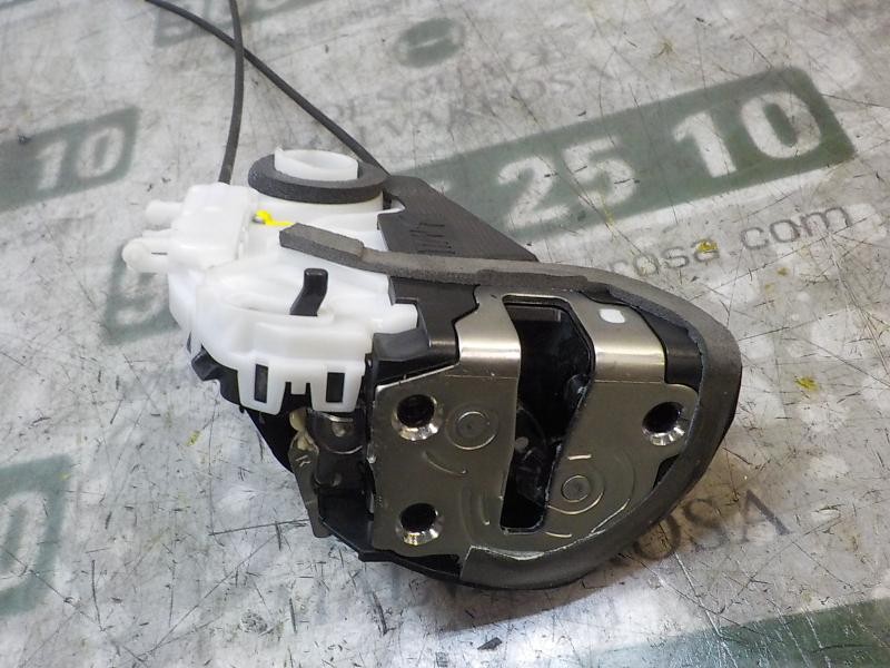 Recambio de cerradura puerta trasera derecha para toyota yaris 1.4 turbodiesel cat referencia OEM IAM 690500D310  