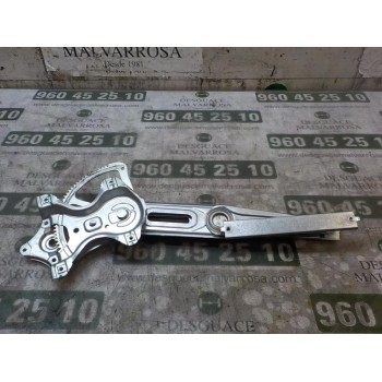 ELEVALUNAS DELANTERO DERECHO 698100D300 